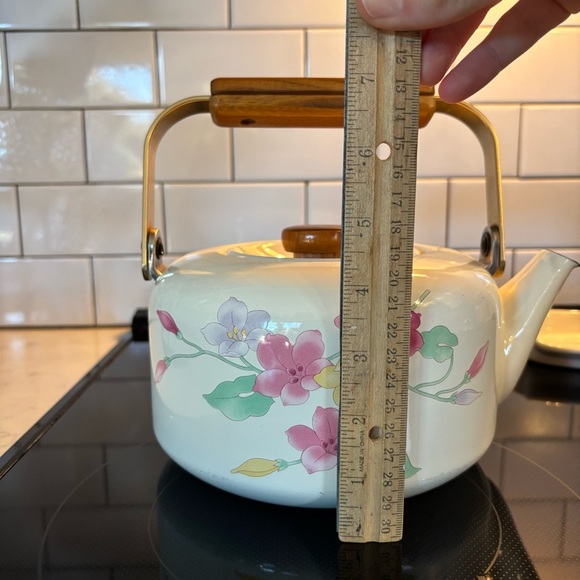Vintage Enamel Metal Floral White Tea Kettle Wooden Handle Cottage Country Gram - Picture 9 of 9